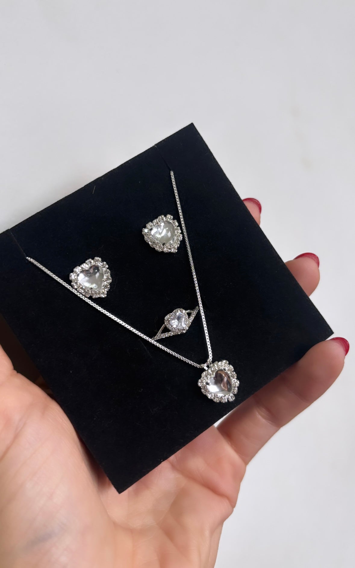 Conjunto colar e brincos  folhado a prata coração