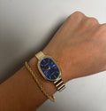 Relógio Cássio dourado fundo azul