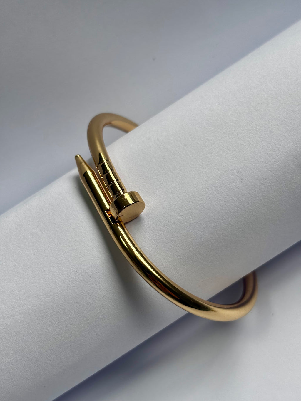 Bracelete prego dourado