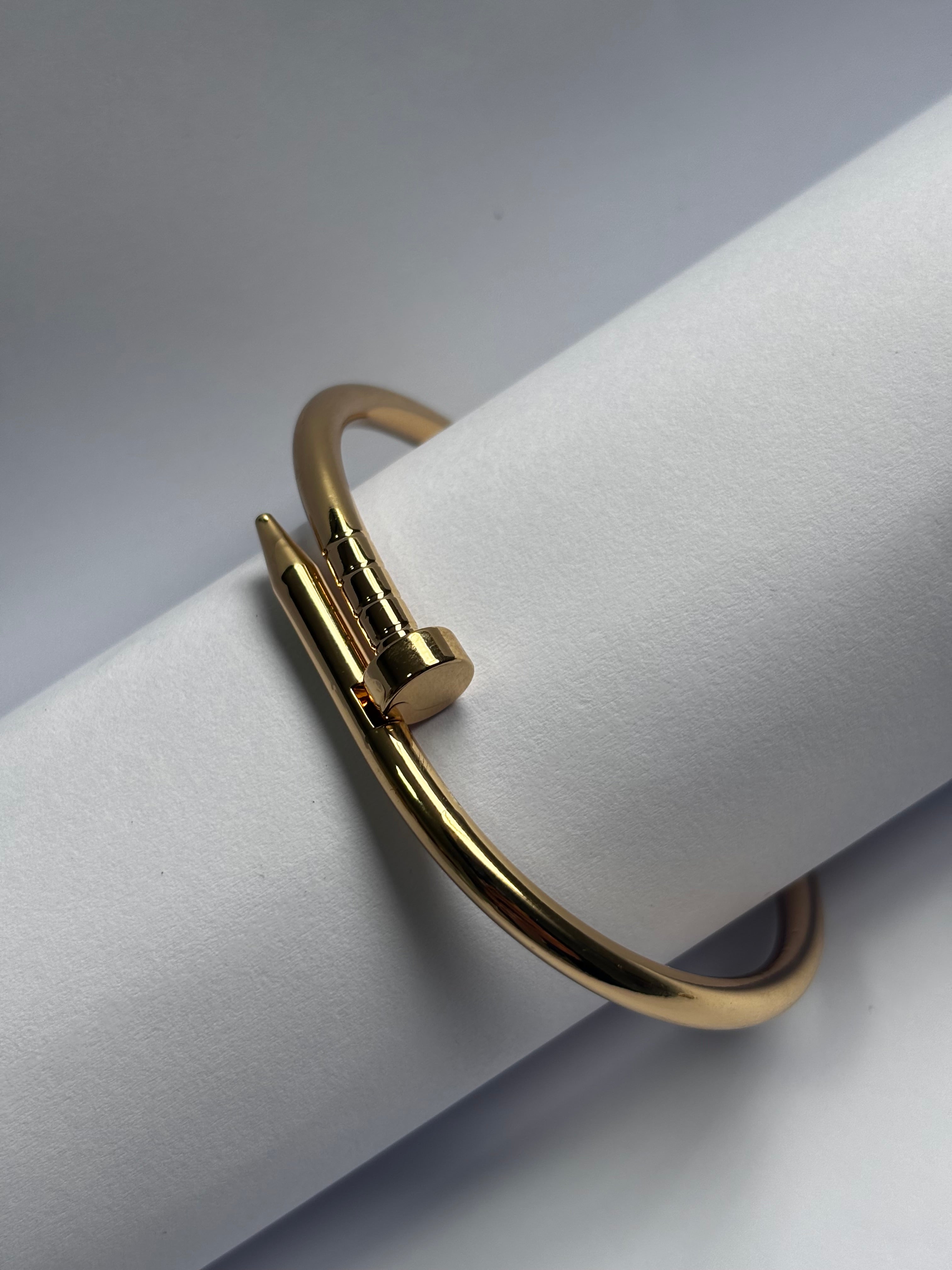 Bracelete prego dourado